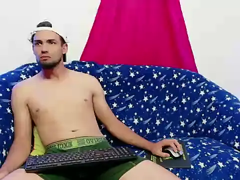 Snapshot of cristian-gp chatting on 11.14.25 cristian-gp online show from 11.14.25