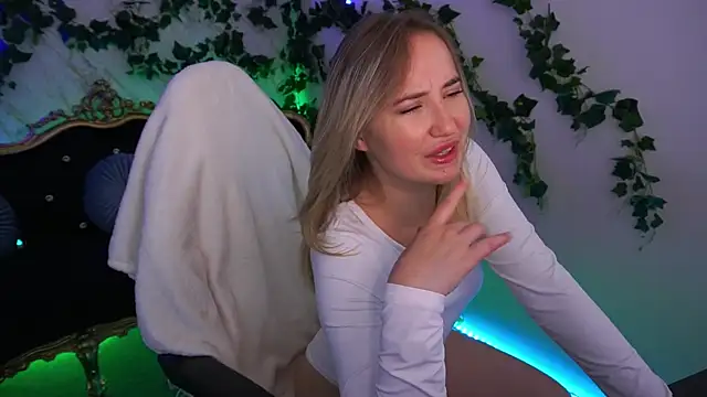 SofieBloom online show from 09.12.25