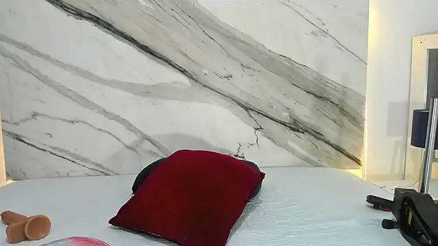 Snapshot of thamiina_ chatting on 09.10.25 thamiina online show from 09.10.25