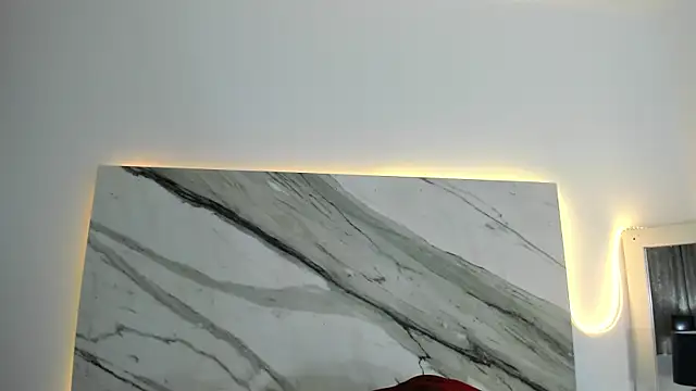 Snapshot of thamiina_ chatting on 09.28.25 thamiina online show from 09.28.25