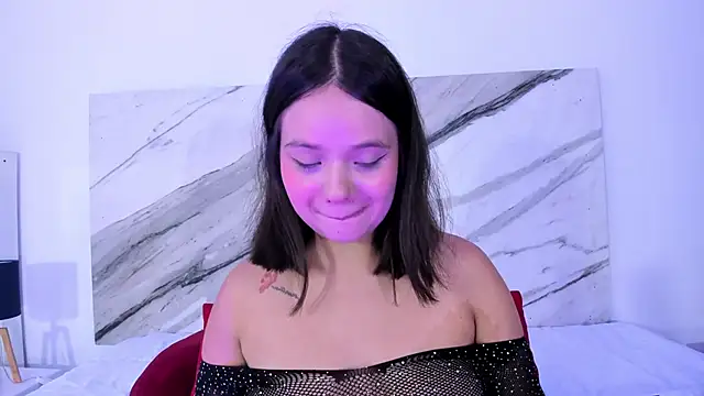 Snapshot of thamiina_ chatting on 11.11.25 thamiina online show from 11.11.25