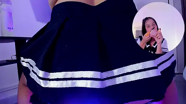 Snapshot of thamiina_ chatting on 11.27.25 thamiina online show from 11.27.25