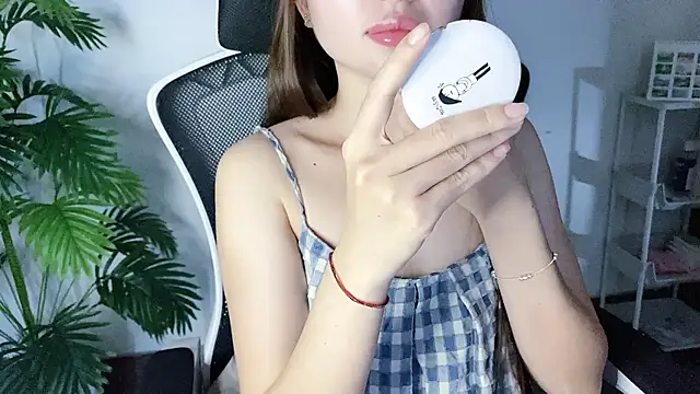 LiLi Sweetie online show from 09.15.25