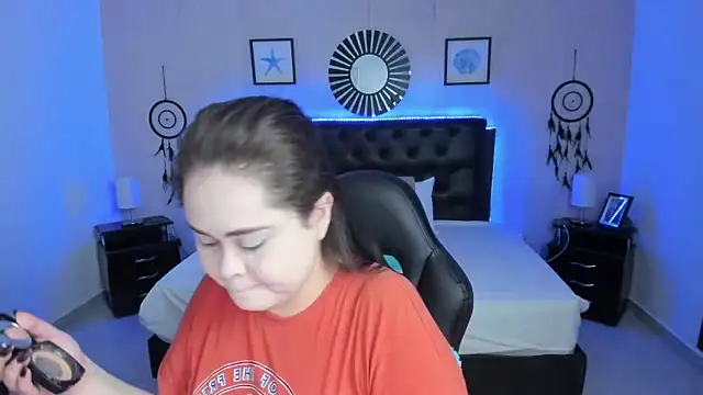 LolaVillalobos online show from 11.15.25