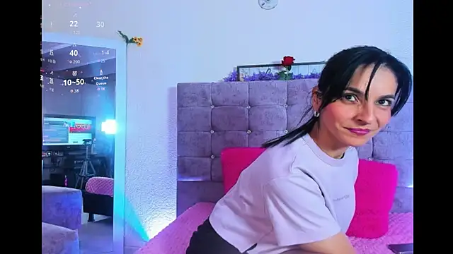 Snapshot of karol_rose chatting on 10.01.25 karol rose online show from 10.01.25