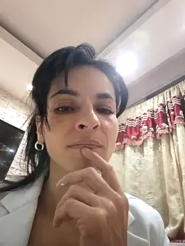 Snapshot of karol_rose chatting on 10.06.25 karol rose online show from 10.06.25