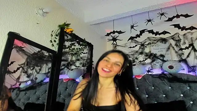 Snapshot of karol_rose chatting on 10.20.25 karol rose online show from 10.20.25