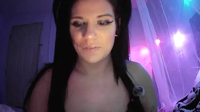 Snapshot of ovmilf chatting on 11.19.25 ovmilf online show from 11.19.25