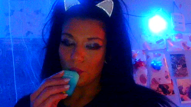 Snapshot of ovmilf chatting on 12.17.25 ovmilf online show from 12.17.25