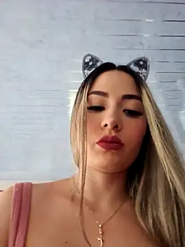 Snapshot of Natasanz chatting on 10.29.25 Natasanz online show from 10.29.25