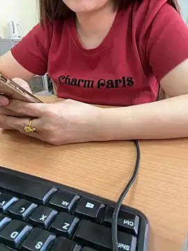 Snapshot of PhuongNhi21 chatting on 09.15.25 PhuongNhi21 online show from 09.15.25