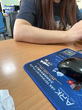 Snapshot of PhuongNhi21 chatting on 10.11.25 PhuongNhi21 online show from 10.11.25