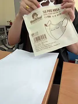 Snapshot of PhuongNhi21 chatting on 10.15.25 PhuongNhi21 online show from 10.15.25