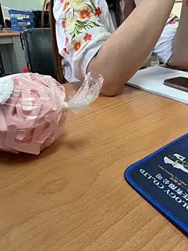 Snapshot of PhuongNhi21 chatting on 10.20.25 PhuongNhi21 online show from 10.20.25