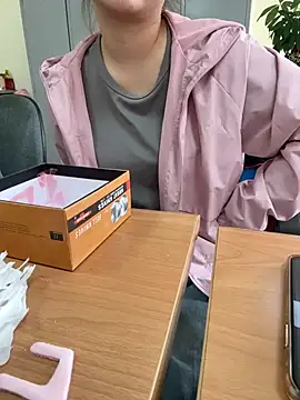 Snapshot of PhuongNhi21 chatting on 10.23.25 PhuongNhi21 online show from 10.23.25