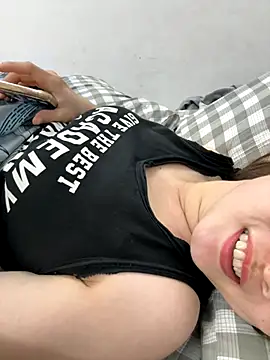 Snapshot of PhuongNhi21 chatting on 10.29.25 PhuongNhi21 online show from 10.29.25