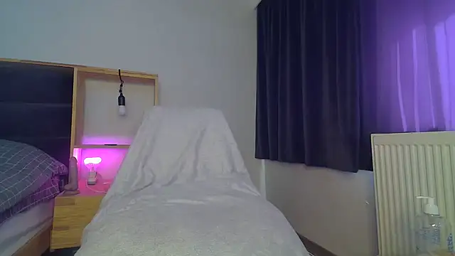 Snapshot of Melisss0404 chatting on 09.17.25 Melisss0404 online show from 09.17.25