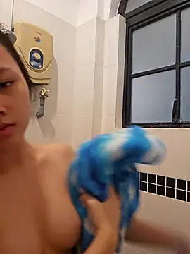 Snapshot of lirz06 chatting on 10.14.25 lirz06 online show from 10.14.25