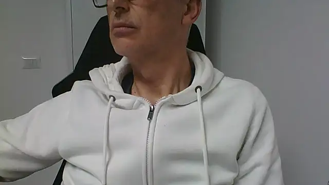 Snapshot of Sensor2000 chatting on 02.11.26 Sensor2000 online show from 02.11.26