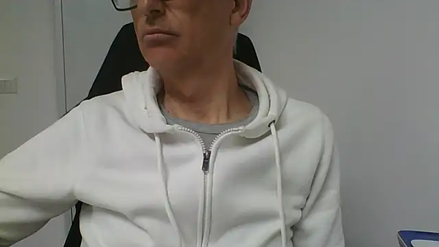 Snapshot of Sensor2000 chatting on 02.25.26 Sensor2000 online show from 02.25.26