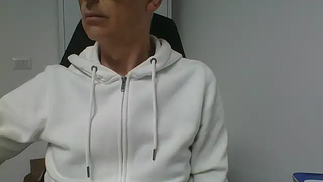 Snapshot of Sensor2000 chatting on 03.16.26 Sensor2000 online show from 03.16.26