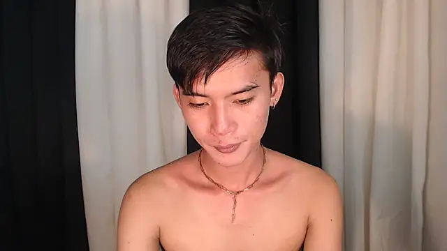 Snapshot of asian_dai chatting on 12.17.25 asian dai online show from 12.17.25