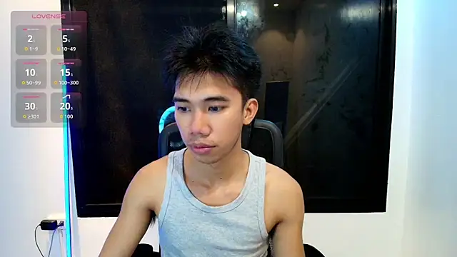 Snapshot of Ur_pinoyhotbrix chatting on 10.28.25 Ur pinoyhotbrix online show from 10.28.25