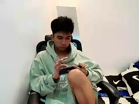 Snapshot of Ur_pinoyhotbrix chatting on 11.21.25 Ur pinoyhotbrix online show from 11.21.25