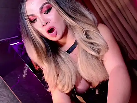 Misslexielore88 online show from 10.14.25