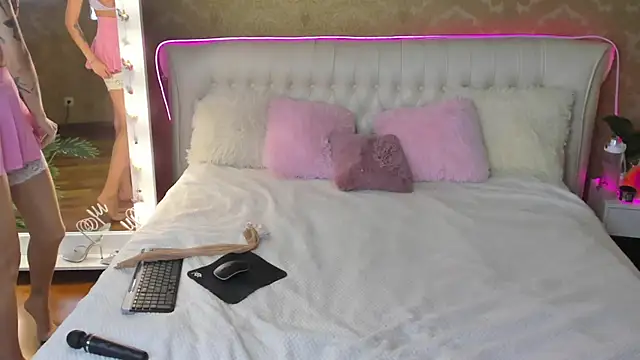 Snapshot of RosieBlossom chatting on 09.16.25 RosieBlossom online show from 09.16.25