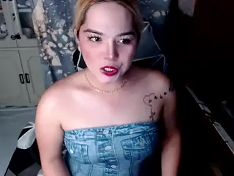 blonditax1111 online show from 10.22.25