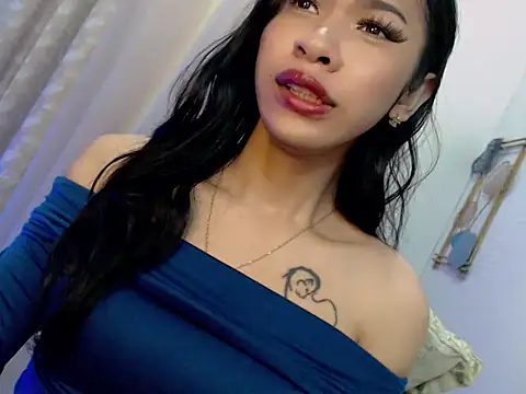 Snapshot of Annaloula chatting on 03.24.26 Annaloula online show from 03.24.26