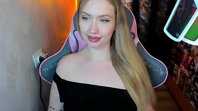 Snapshot of NicoleRiccii chatting on 11.04.25 NicoleRiccii online show from 11.04.25