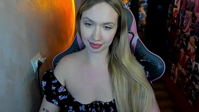 Snapshot of NicoleRiccii chatting on 11.25.25 NicoleRiccii online show from 11.25.25