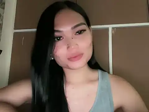 Snapshot of Makeamesswithjenieyang chatting on 11.27.25 Makeamesswithjenieyang online show from 11.27.25