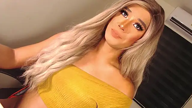 SissifyMeNow online show from 10.24.25