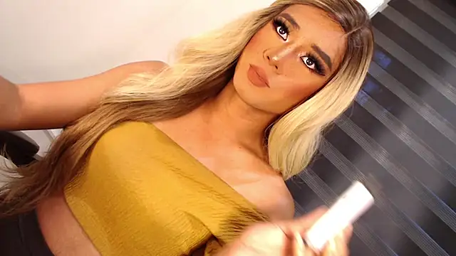 SissifyMeNow online show from 12.05.25