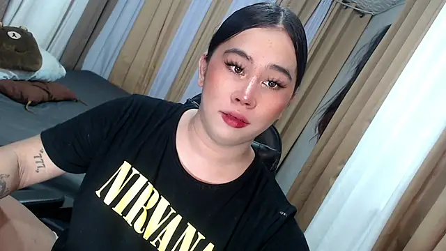 Snapshot of stacykush chatting on 10.05.25 stacykush online show from 10.05.25