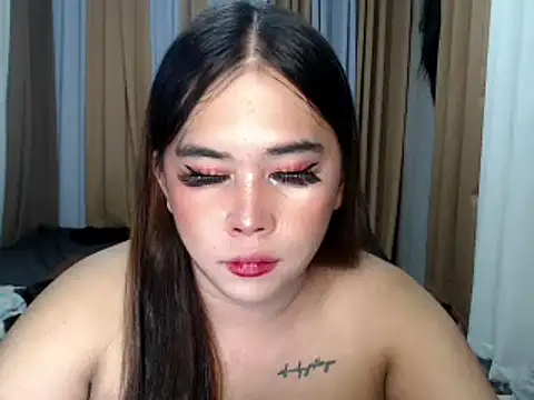 Snapshot of stacykush chatting on 10.13.25 stacykush online show from 10.13.25