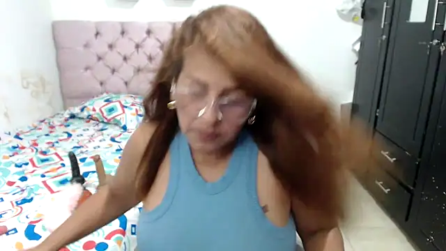 Snapshot of cristydirtyhot chatting on 09.24.25 cristydirtyhot online show from 09.24.25