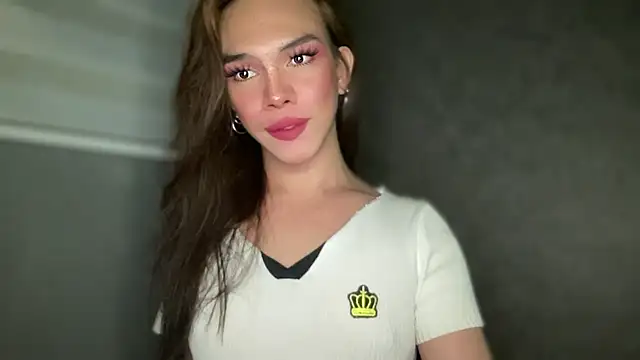 Snapshot of Misselliefayexxx chatting on 11.07.25 Misselliefayexxx online show from 11.07.25