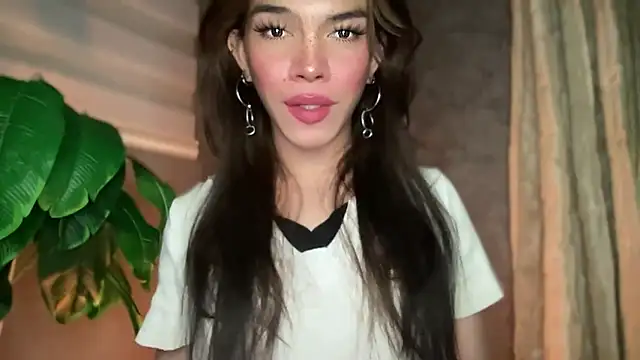 Snapshot of Misselliefayexxx chatting on 11.12.25 Misselliefayexxx online show from 11.12.25