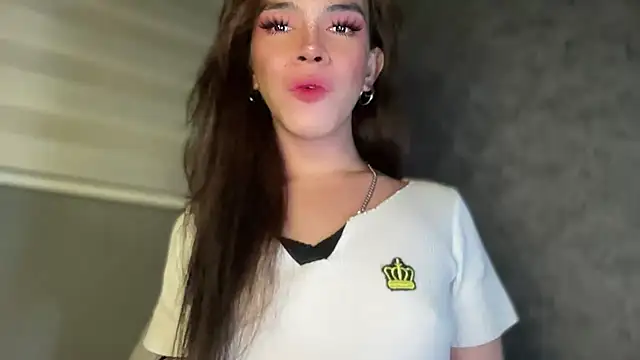 Snapshot of Misselliefayexxx chatting on 11.28.25 Misselliefayexxx online show from 11.28.25