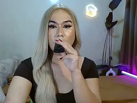Snapshot of longoria_crawford chatting on 09.19.25 longoria crawford online show from 09.19.25
