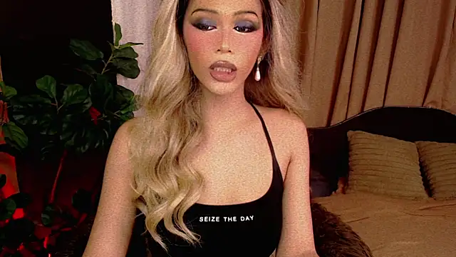 Snapshot of Candicebloom chatting on 02.21.26 Candicebloom online show from 02.21.26