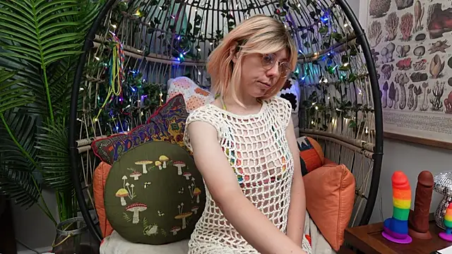 Snapshot of bendingofwillow chatting on 10.01.25 bendingofwillow online show from 10.01.25