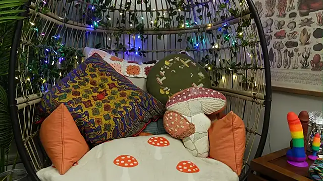 Snapshot of bendingofwillow chatting on 10.03.25 bendingofwillow online show from 10.03.25