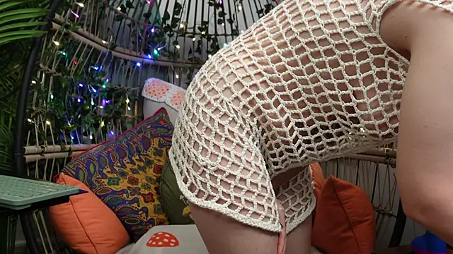 Snapshot of bendingofwillow chatting on 10.10.25 bendingofwillow online show from 10.10.25