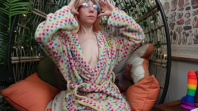 Snapshot of bendingofwillow chatting on 12.14.25 bendingofwillow online show from 12.14.25