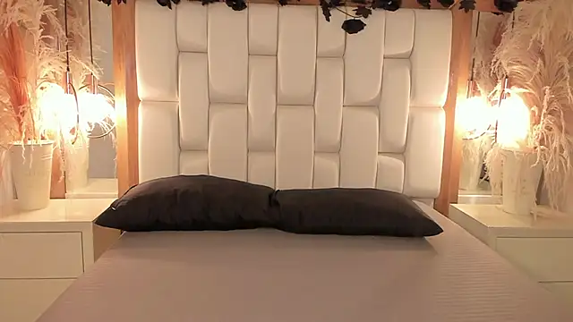 Daphne And Roger online show from 11.07.25